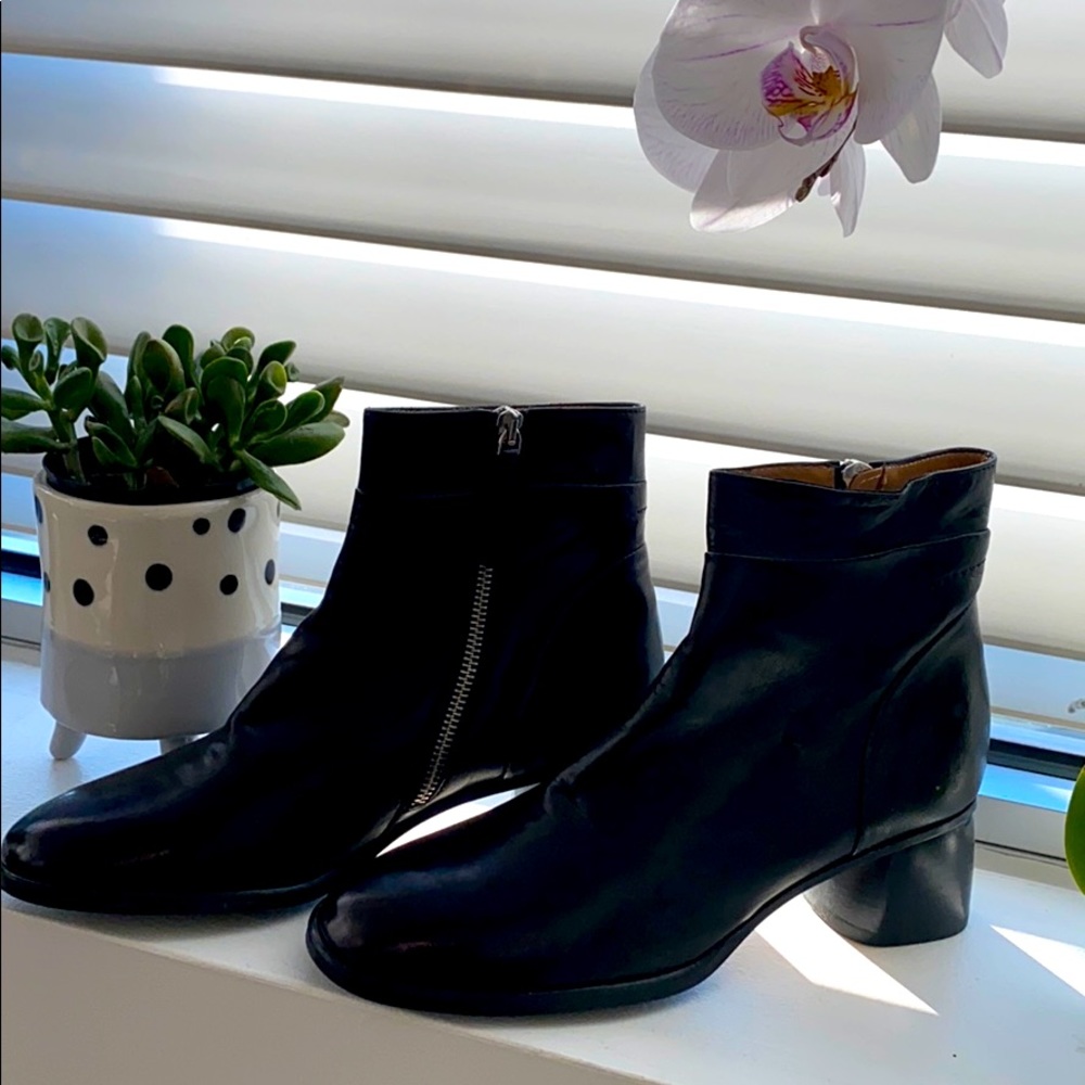 Apostrophe ankle boots.